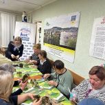 В Мурманске слепые освоили технику изготовления окопных свечей