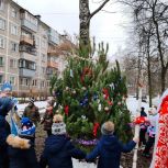 Единороссы Сеймского округа продолжают поздравлять граждан с наступающим Новым годом