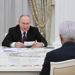 Владимир Путин: Представители думских партий не только выражают своё твёрдое мнение по ключевым вопросам, но и принимают участие в СВО, вместе сражаются за Россию