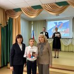 Депутаты вручили паспорта школьникам Октябрьского района