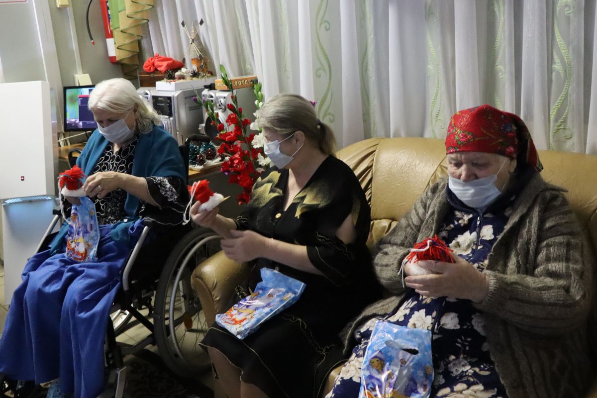 В Смоленской области активисты «Единой России» организовали новогодний праздник для подопечных дома-интерната
