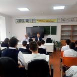 Девлетхан Алиев провел «Разговор о важном» в Курахской школе №2