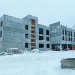 Партдесант проверил строительство Емвальской школы