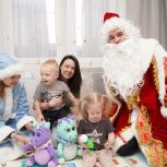 Александр Мажуга исполнил новогоднее желание детей участника СВО из района Южное Тушино