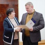 В День основания «Единой России» омские единороссы поздравили старейших членов партии