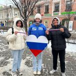 Активисты «Молодой Гвардии» провели патриотическую акцию на центральной улице Казани