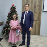 Единороссы Сулейман-Стальского района присоединились к новогодней акции «Елка желаний»