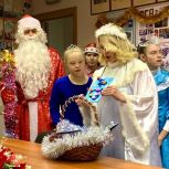 Муниципальные депутаты Косино-Ухтомского района поздравили детей с ОВЗ и ветеранов с наступающим праздником