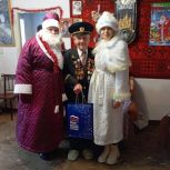 Осинниковские единороссы поздравили ветерана с наступающим Новым годом