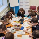 Сторонники «Единой России» рассказали школьникам Фрунзенского района о главном законе страны
