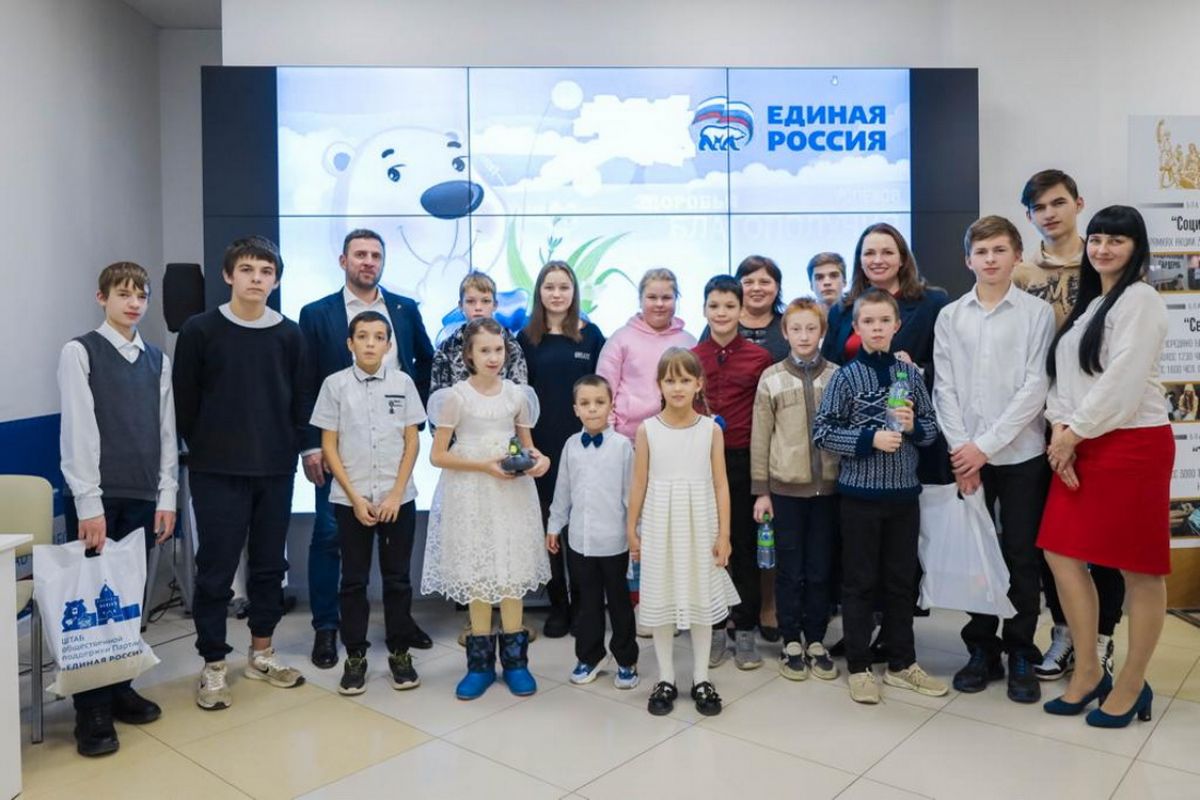 В день рождения «Единой России» представители партии встретились с многодетными семьями