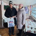 В Краснинском районе единороссы поздравили пенсионеров с наступающими праздниками
