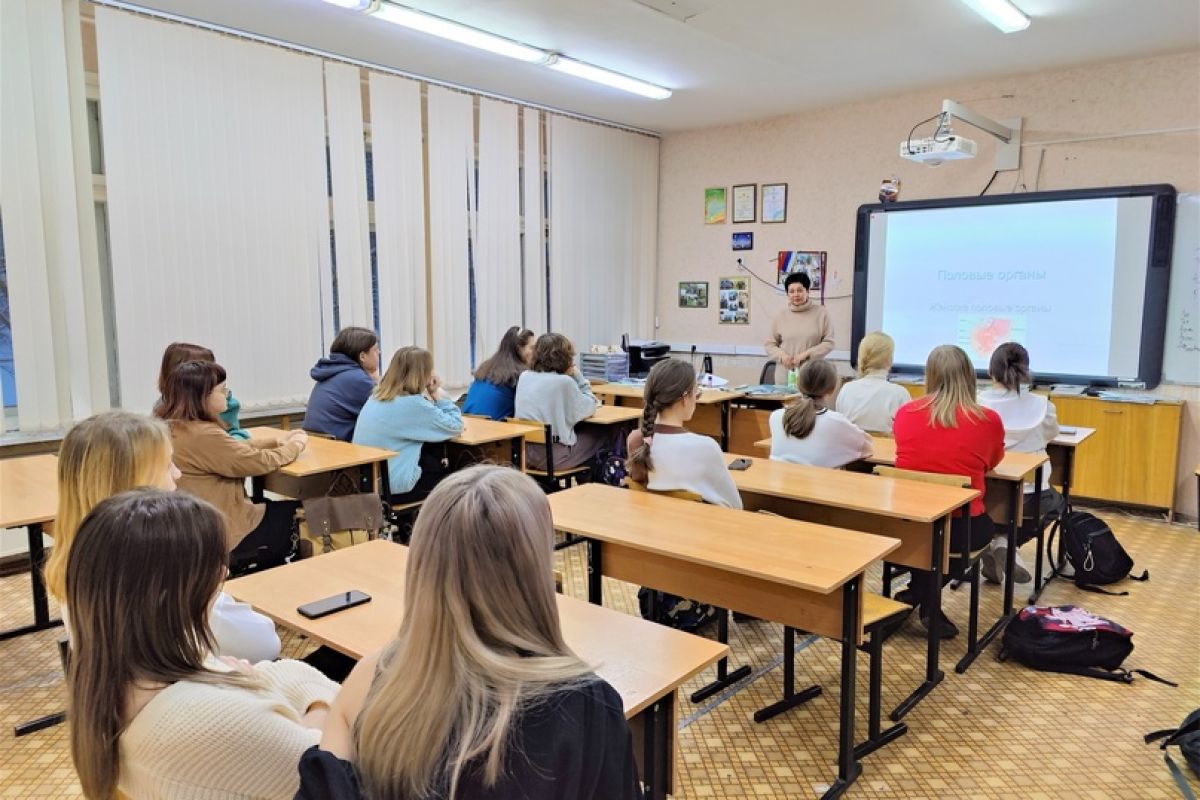 Для астраханских подростков провели урок полового воспитания с участием гинеколога