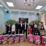 Депутаты от «Единой России» передали теплую одежду детям острова Чечень