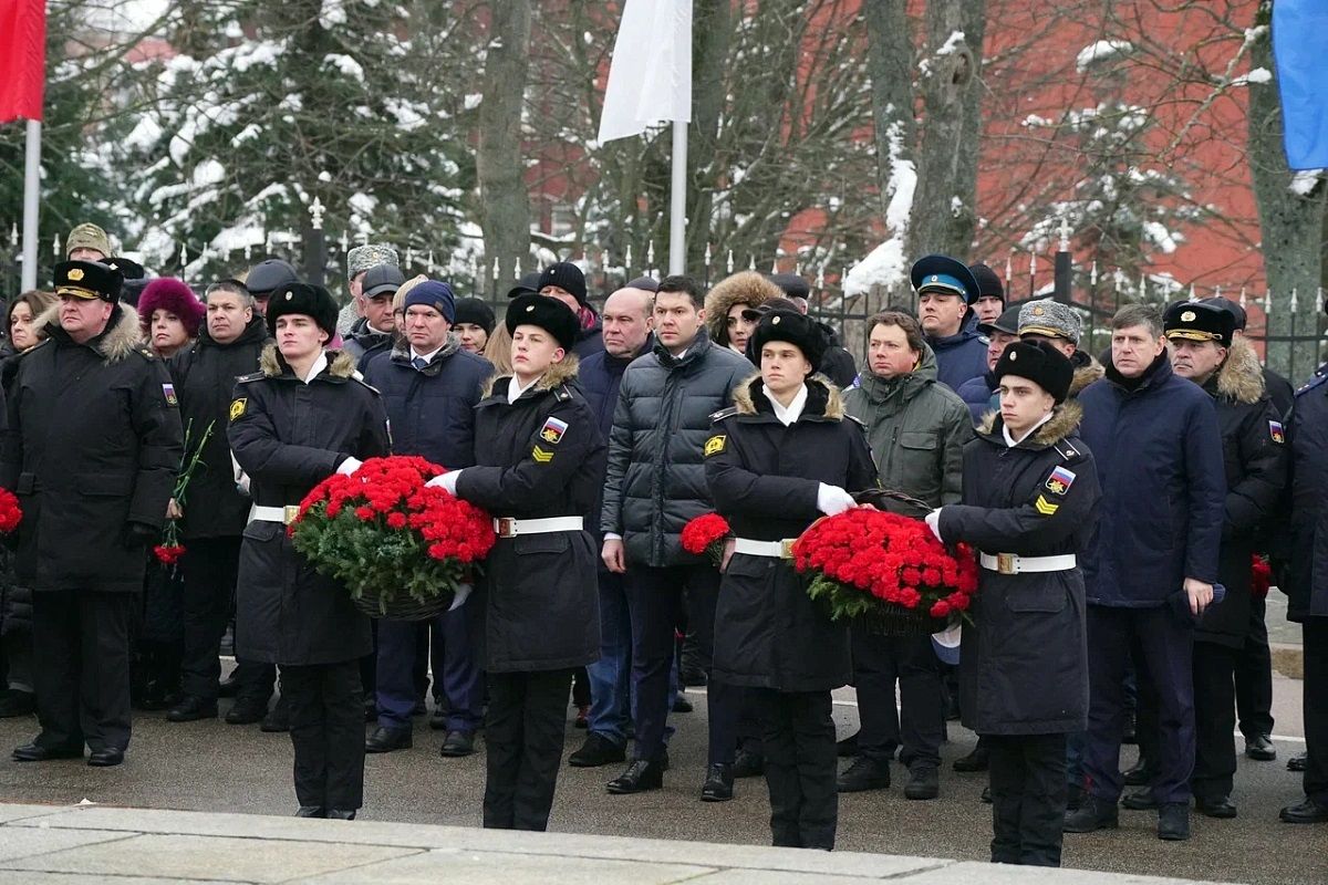 В Калининграде почтили память Героев Отечества | 11.12.2023 | Новости  Калининграда - БезФормата