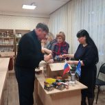 Депутаты и активисты партии принимают участие в акции «Серебряная ёлка»