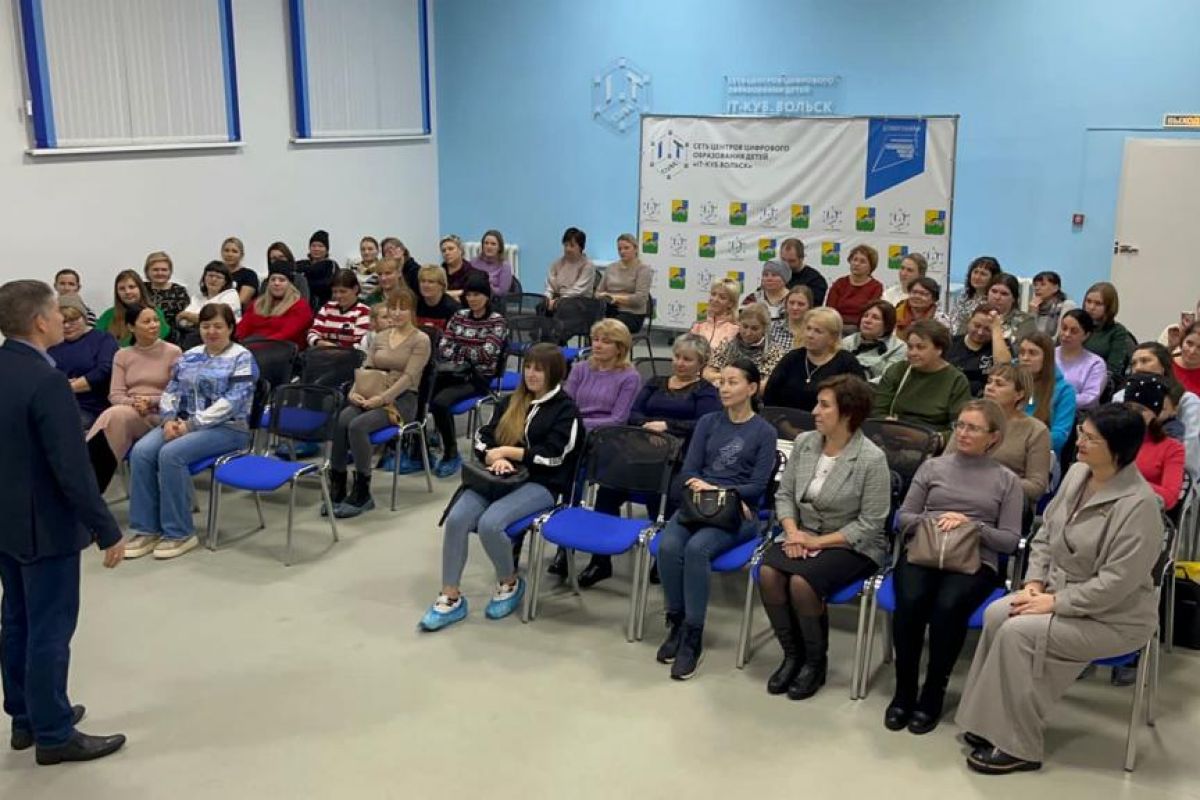Участники проекта «Крепкая семья» в Вольском районе организовали мастер-классы и лекции для детей и родителей