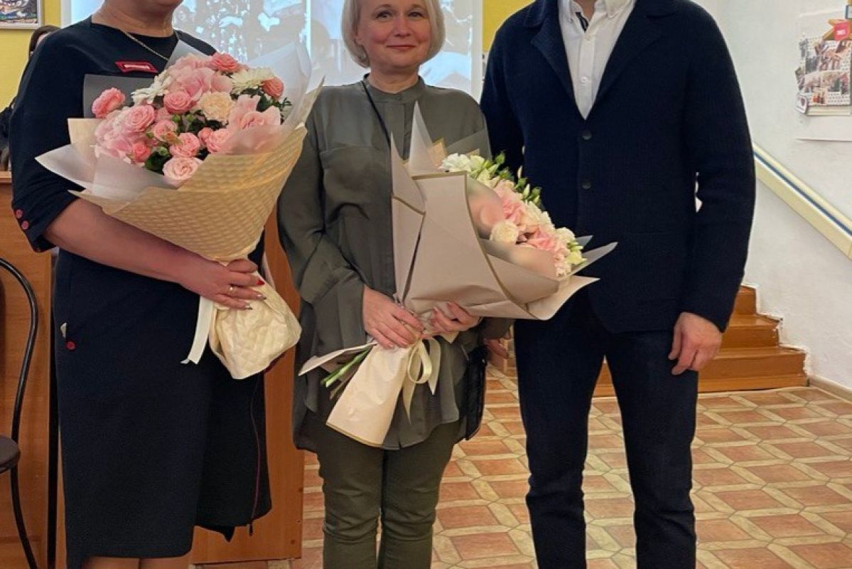 Дмитрий Коженкин поздравил коллектив щекинской библиотеки