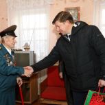 «Единая Россия» в Волгодонске поздравила с 90-летием освободителя Ростовской области в годы ВОВ