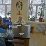 Лариса Кожевина принимала обращения в «Дом для мам»