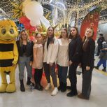 Александр Серебренников организовал для детей посещение новогоднего представления