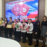Депутат «Единой России» поздравил школьников своего округа с получением паспортов граждан РФ