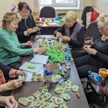 Во Владивостоке по инициативе «Единой России» открылась творческая мастерская «Серебряный тыл»