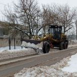 В Туле ведется обработка тротуаров противогололедными материалами