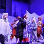 «Единая Россия» организовала новогодние ёлки для детей участников СВО, из многодетных и малообеспеченных семей