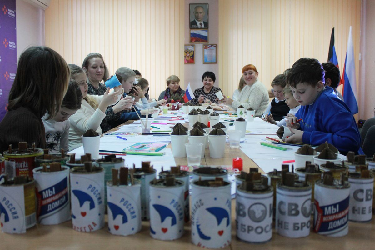 Согреют теплом и уютом: душевные посылки к новогодним праздникам для бойцов  собирали в Дебальцево | 21.12.2023 | Донецк - БезФормата