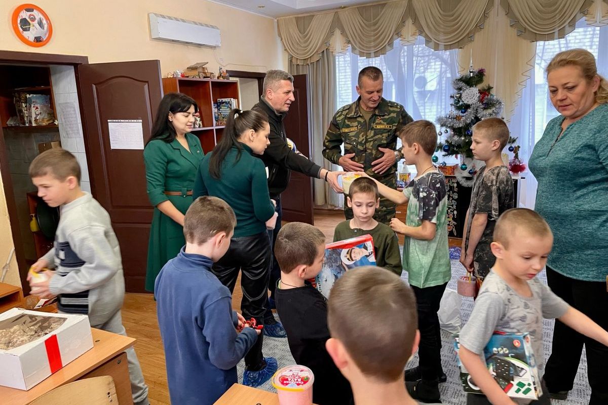 В Луганск доставлен новогодний груз Орловского регионального отделения  «Единой России» | 28.12.2023 | Орел - БезФормата