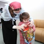 Пациентам детской больницы передали новогодние подарки от «Единой России»