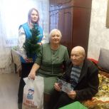 В Октябрьском районе активисты продолжают поздравлять ветеранов войны