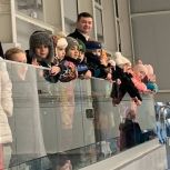 «Единая Россия» провела для юных жителей Магадана экскурсию на тренировочную базу
