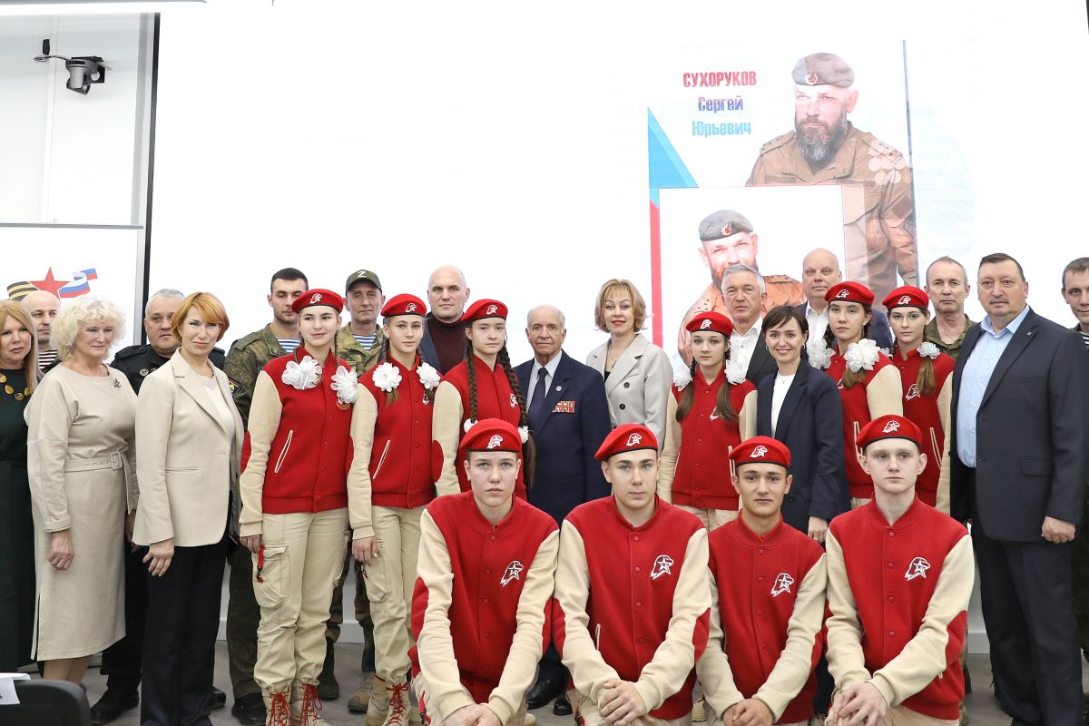 При поддержке «Единой России» в Волгограде открылась фотовыставка «Наши  герои – гордость Волгограда» | 07.12.2023 | Волгоград - БезФормата