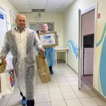 Депутаты «Единой России» передали «Коробку храбрости» в детское отделение ярославской больницы