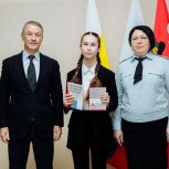 Аркадий Фомин вручил паспорта шиловским школьникам в рамках акции «Мы – граждане России»
