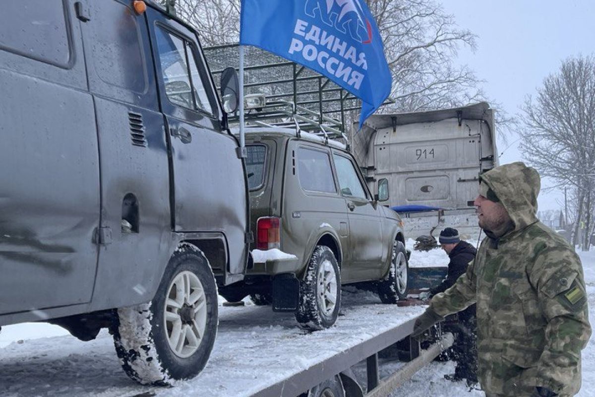 Два полноприводных автомобиля переданы бойцам в зону СВО от Инноловского  первичного отделения партии | 14.12.2023 | ЛенОбласть - БезФормата