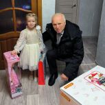 Пятилетней кировчанке в рамках акции «Ёлка желаний» подарили говорящую куклу