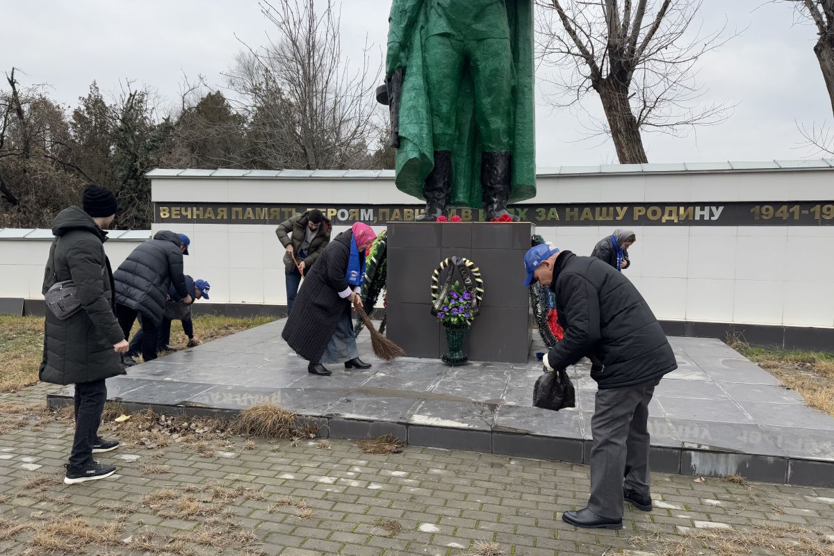 В Чечне по инициативе «Единой России» привели в порядок военные памятники и братские могилы