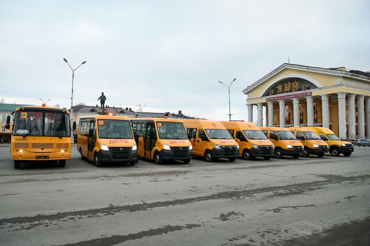 Районные школы Карелии получили новые автобусы