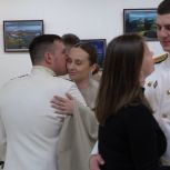 Кавалеры – в парадной форме, дамы – в бальных платьях: «Женское движение Единой России» организовало проведение офицерского бала для военнослужащих г. Вилючинска и их семей