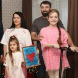 Сенатор Василий Голубев исполнил мечту маленькой жительницы Сальска об электросамокате