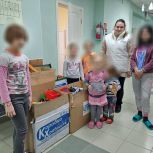 «Коробка храбрости»: активисты «Единой России» передали подарки в противотуберкулезный диспансер