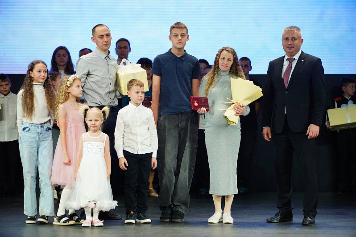 35 многодетных матерей Архангельской области отмечены знаком «Материнская слава»