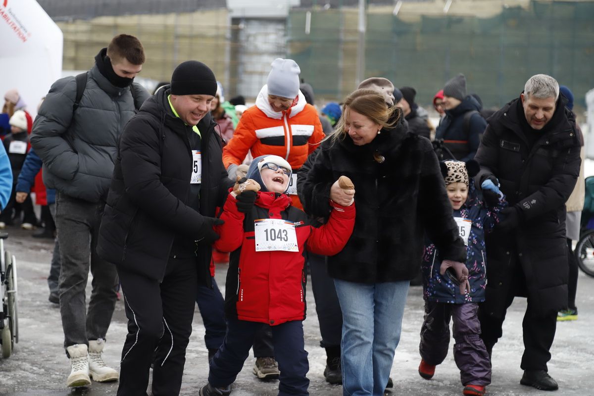 Предновогодний инклюзивный забег в Нижнем Новгороде собрал почти 500 участников