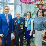 Андрей Артюхов поздравил 100-летнего фронтовика с наступающими новогодними праздниками