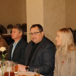 Воловские единороссы  передали участнику СВО кресло-коляску  для реабилитации