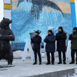 Народная программа: В столице Чукотки торжественно открыли монумент Герба городского округа Анадырь