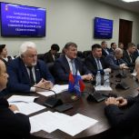 На заседании фракции партии «Единая Россия» в областной Думе обсудили итоги строительства и ремонта дорог в 2024 году